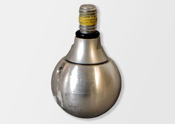 Ansicht auf eine silberfarbene Rollspitze mit Metallgewinde