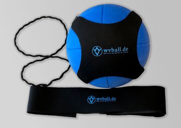 Ansicht auf den blauen Ball mit schwarzen Gurten.