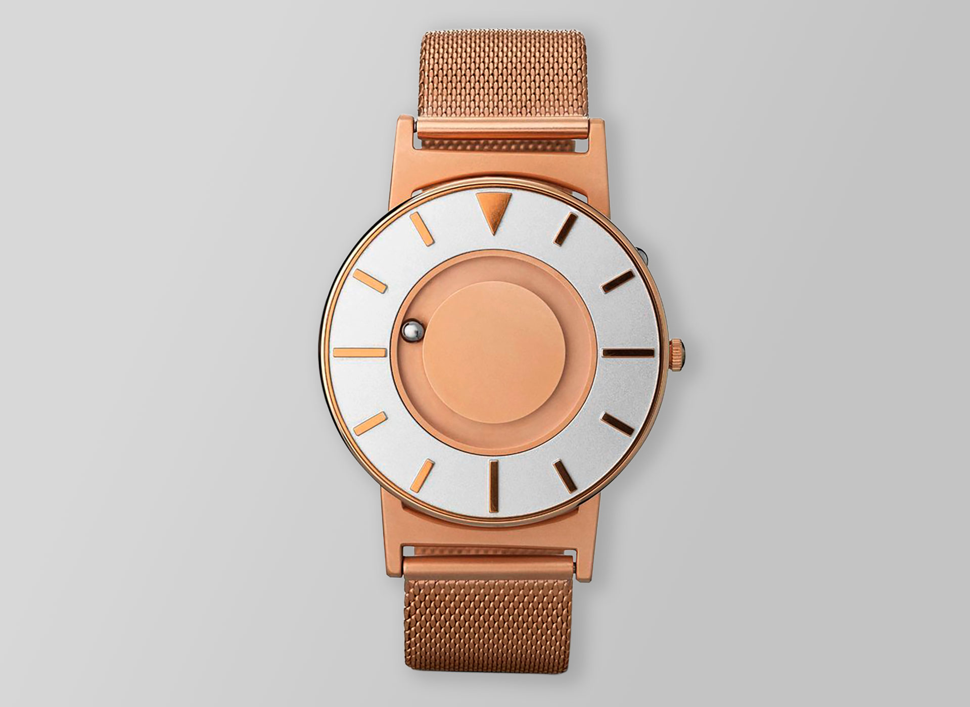 Ansicht auf die roségoldene Uhr.