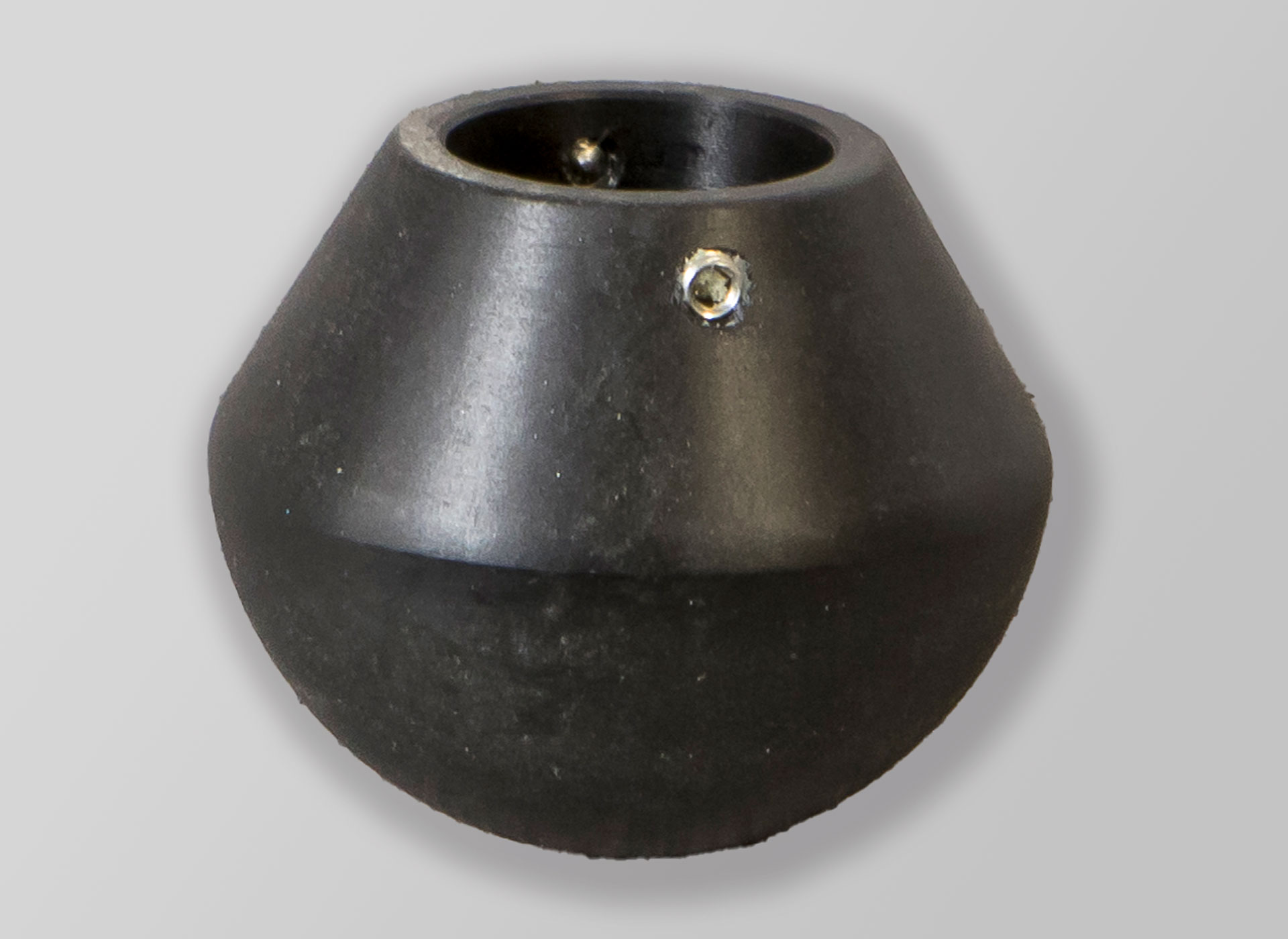 Ansicht auf eine schwarze Wechselkappe für eine Rollspitze für einen Blindenlangstock