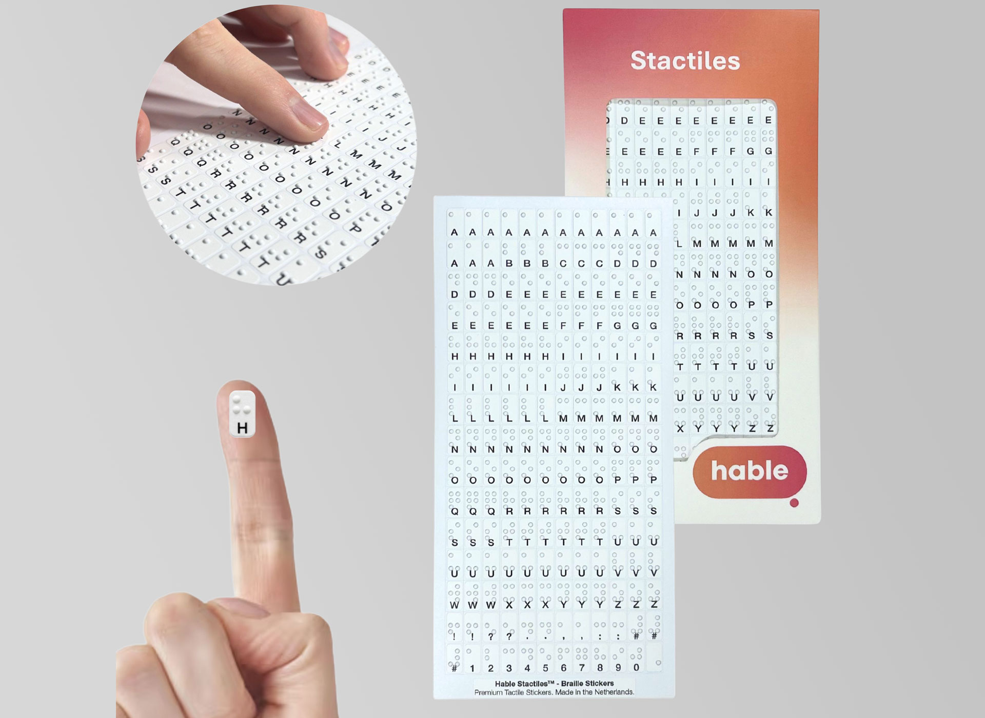 Ansicht auf ein Set kleiner Aufkleber mit Braillebuchstaben